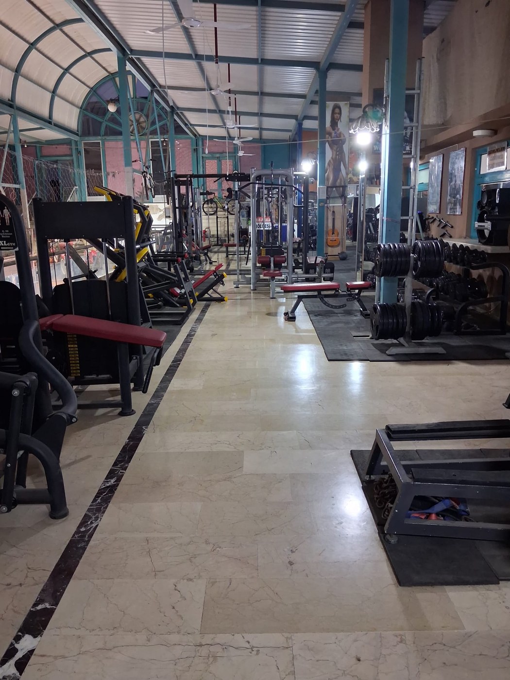 Uzun salon koridoru